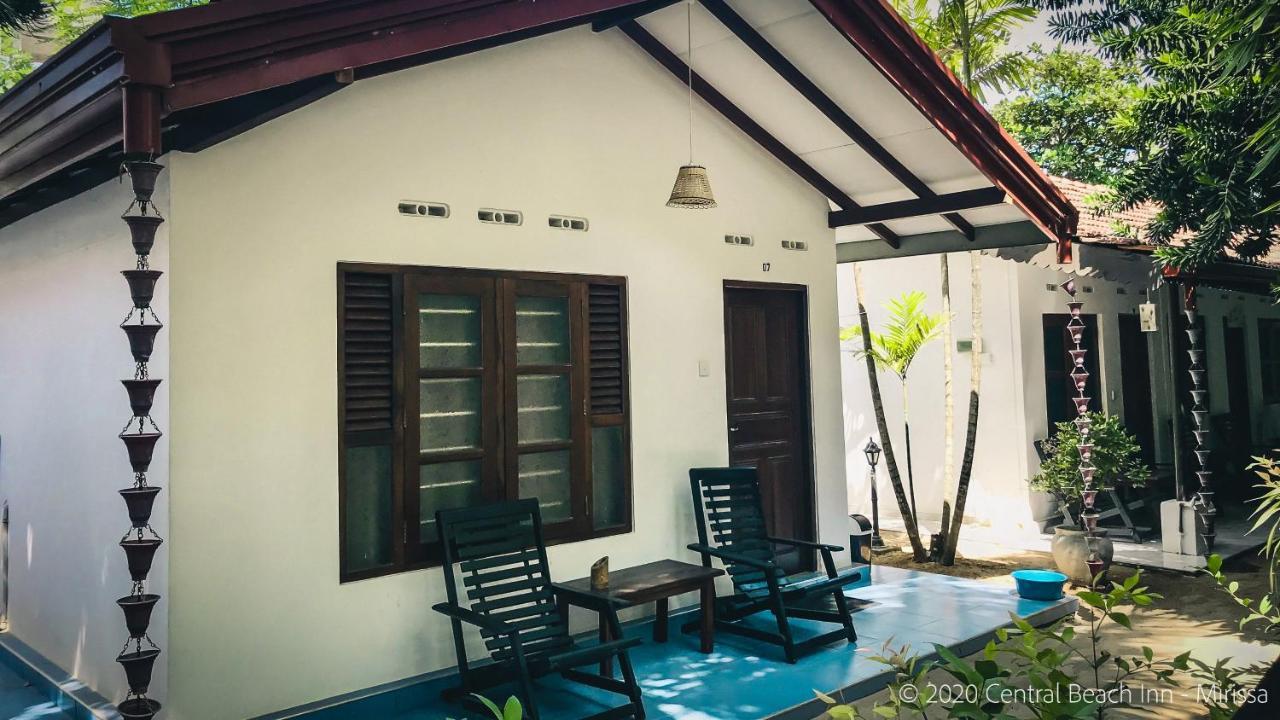 Central Beach Inn Mirissa Exterior foto